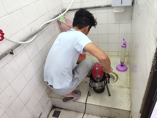 晋州管道堵塞冒臭气 专业师傅现场解决问题