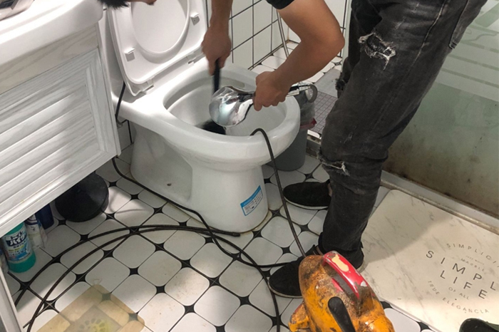 晋州马桶堵塞自己疏通还是找师傅？专业上门服务让你省时更省心